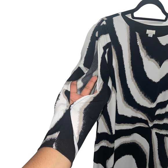 Chicos Knee Length 3/4 Split Sleeve Zebra Print Cold Shoulder Dress Sz 1 US/M8 - Picture 3 of 15